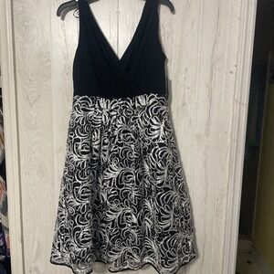 R&m Richard BLACK AND WHITESLEEVELESS DRESS WITH LACE  SEQUENCE GLITERING SIZE 8